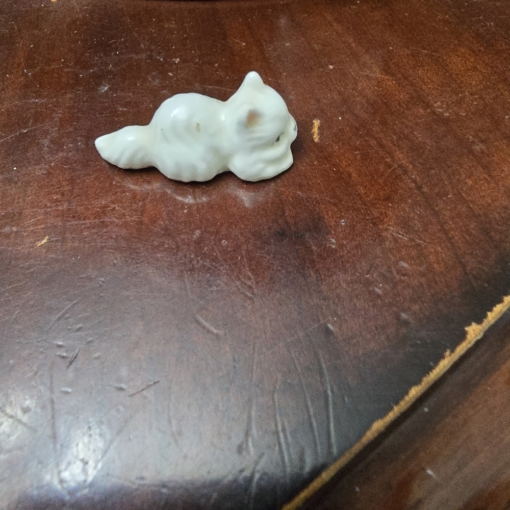 Porcelain White Cat Figurine - Picture 4 of 6
